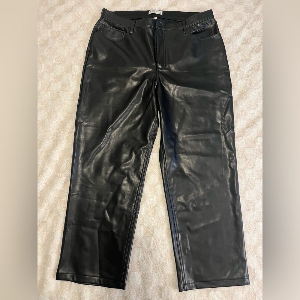 Women’s Abercrombie and Fitch Vegan Leather Loose High Rise Pants • 18 Reg